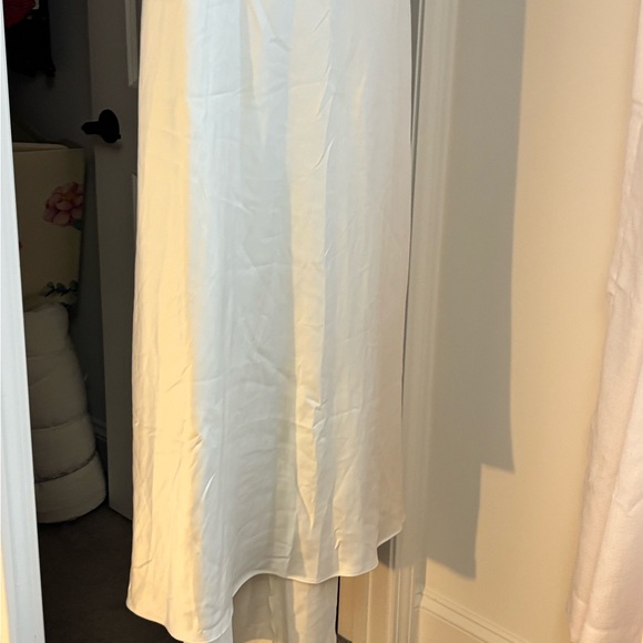 White dress - Picture 5 of 7